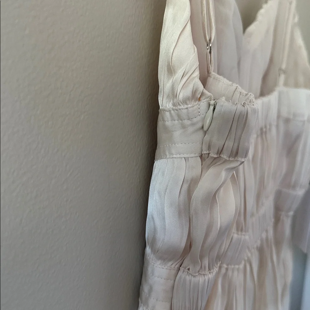 Astr NWT Katie Pleated Tank Top Cream Size Medium - Picture 8 of 13